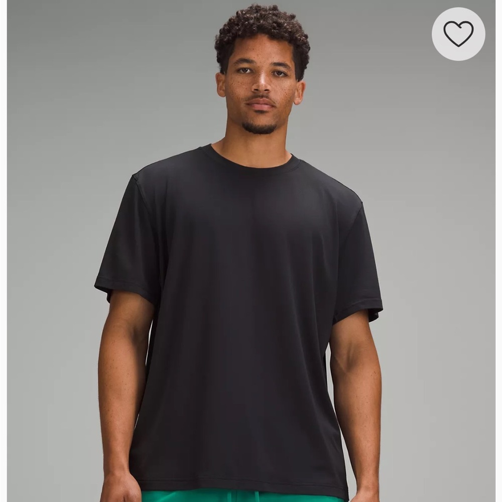 NWT - Men’s Lululemon License to Train Relaxed Fit shirt - size Mediumm